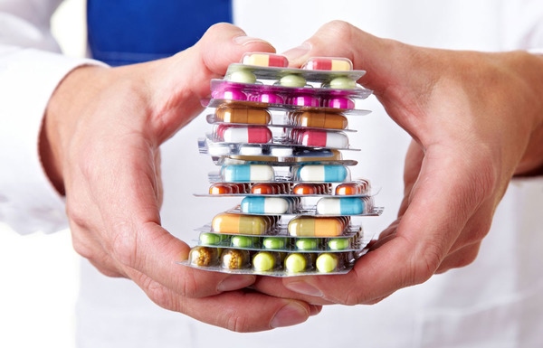 Медикаментозное лечение боли в спине между лопатками Болит спина между лопатками