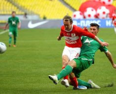 Удар по ноге во время футбола