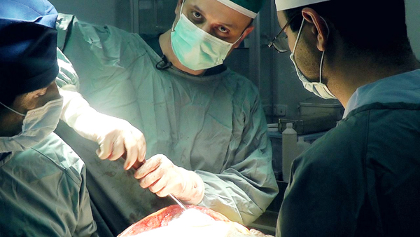 Процесс операции по замене коленного сустава Операция по замене коленного сустава