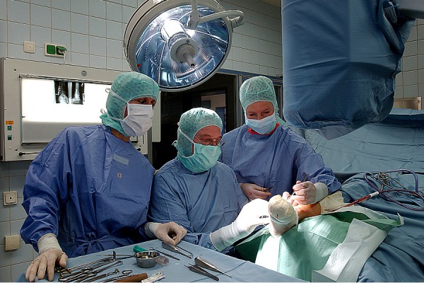 Шишки на суставах пальцев ног: хирургическое лечение Шишки на суставах пальцев ног