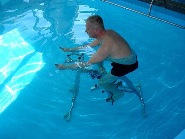 Артроскопия мениска: послеоперационные упражнения в бассейне Резекция мениска: послеоперационные упражнения в бассейне