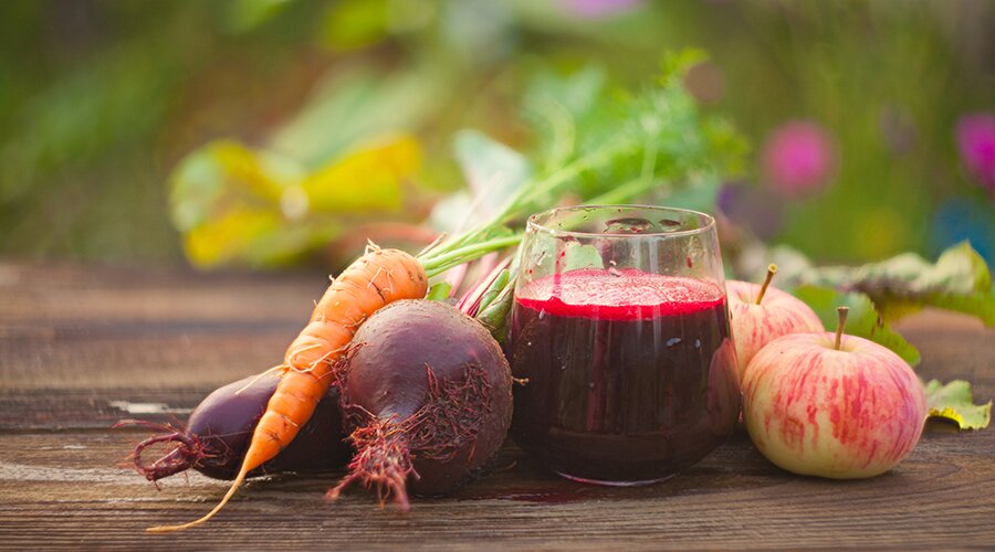 Фреш из свеклы, яблока и моркови